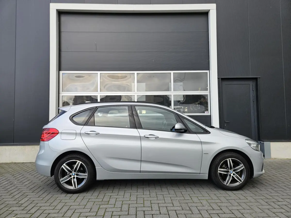 218i High Executive Sport Automaat