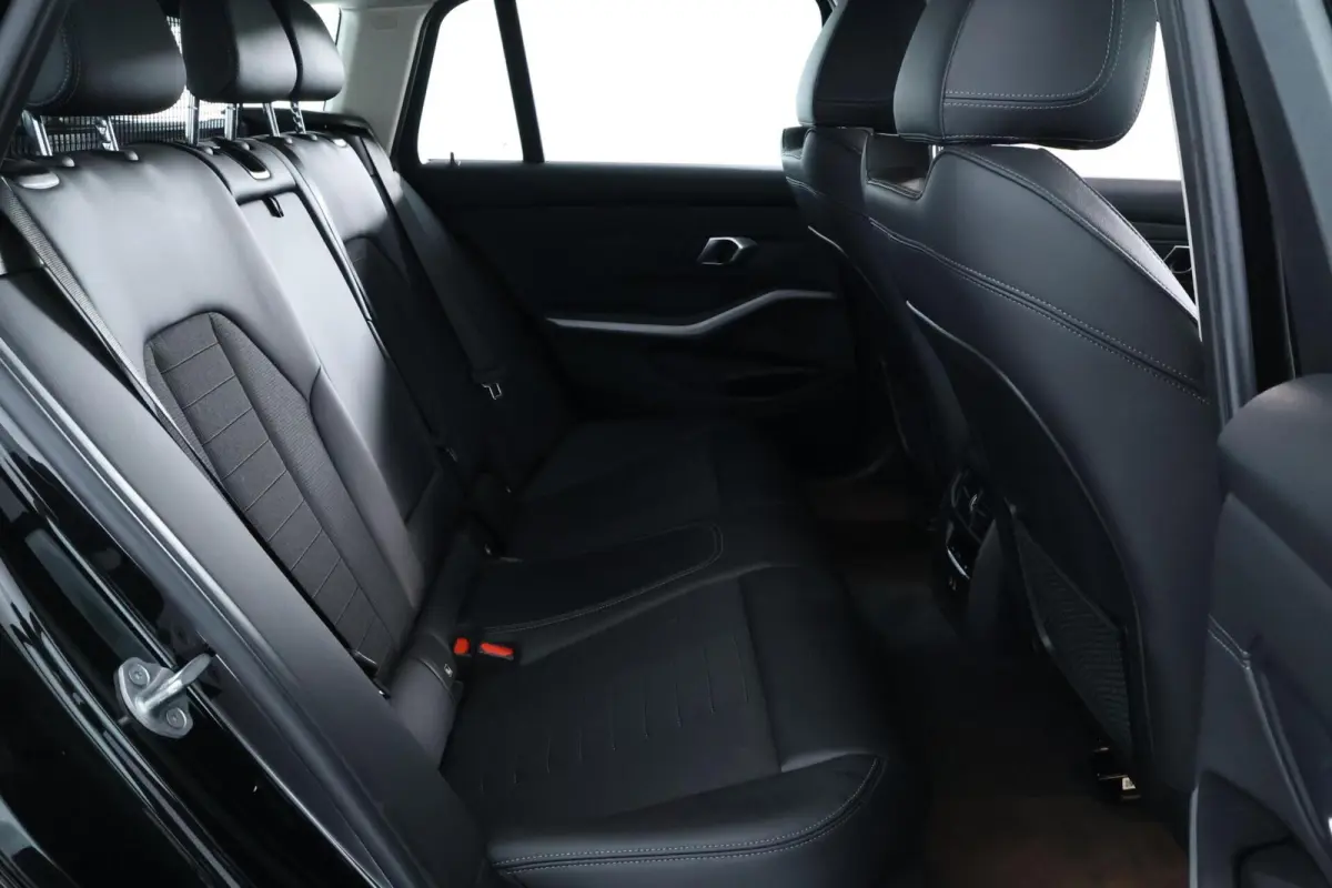 330e LCI FACELIFT|LED|292PK|CARPLAY|SHADOW LINE|ST VWM|17"