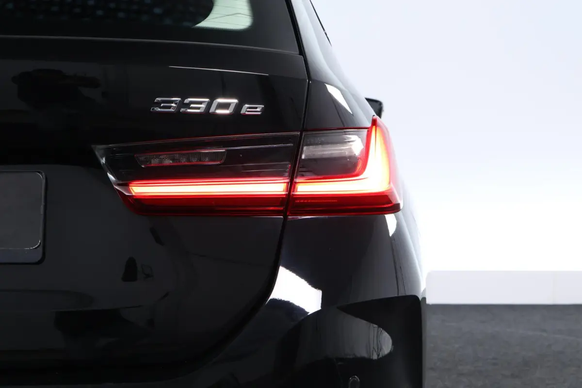 330e LCI FACELIFT|LED|292PK|CARPLAY|SHADOW LINE|ST VWM|17"