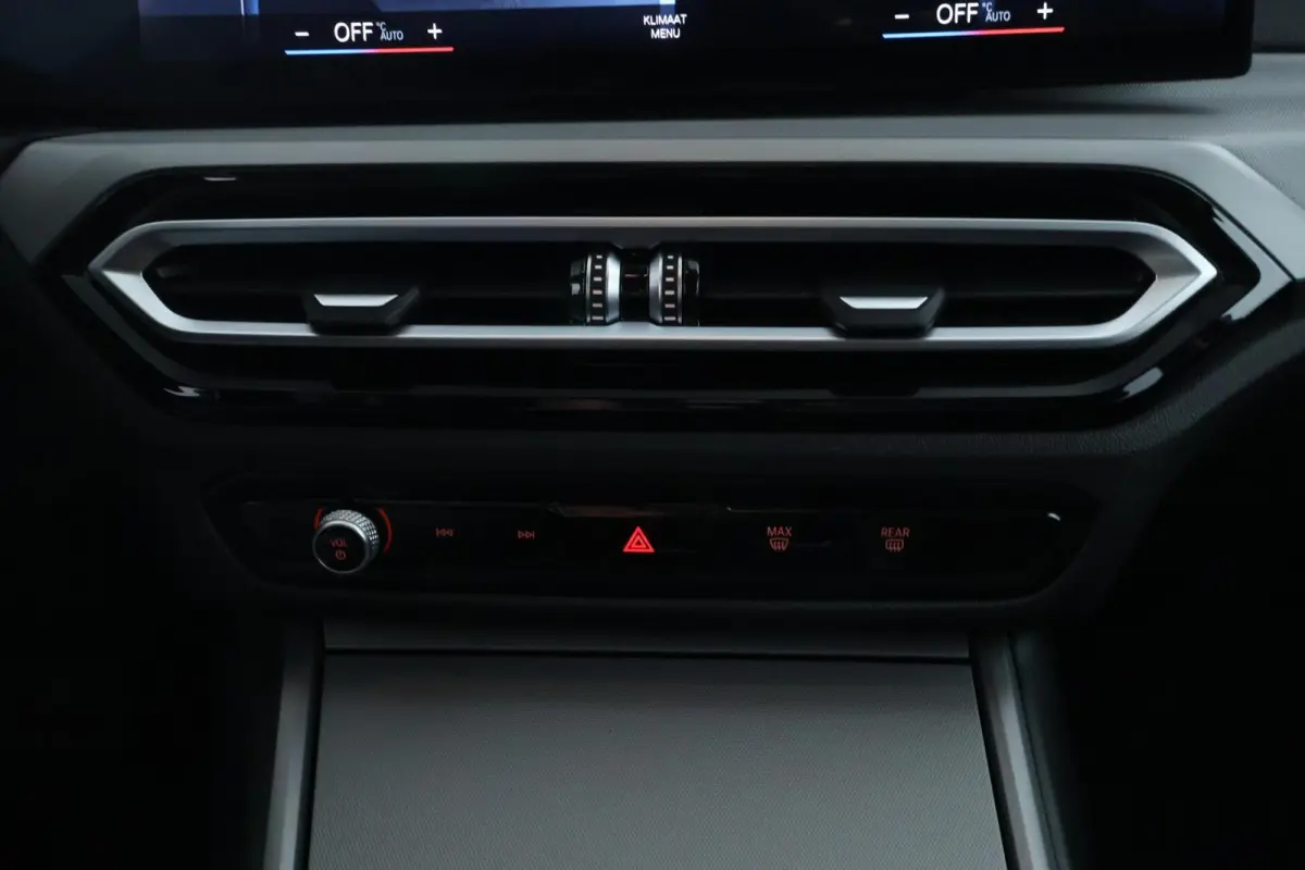 330e LCI FACELIFT|LED|292PK|CARPLAY|SHADOW LINE|ST VWM|17"