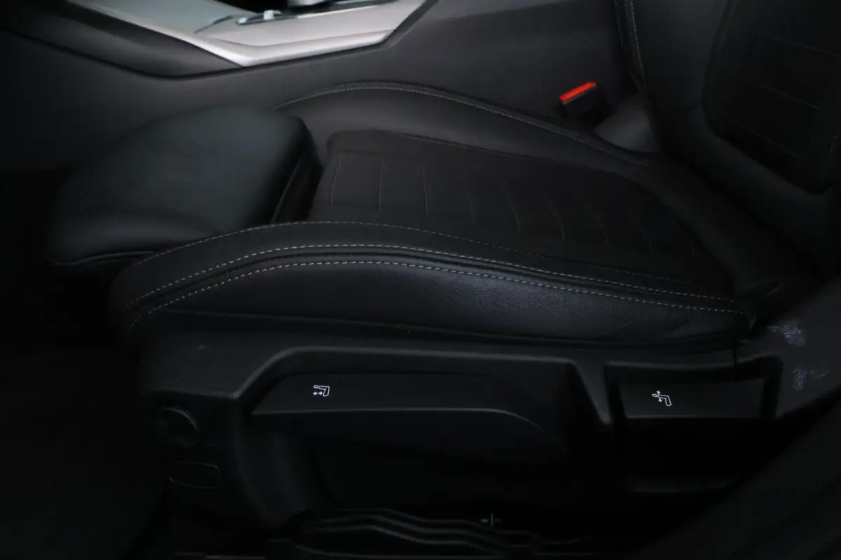 330e LCI FACELIFT|LED|292PK|CARPLAY|SHADOW LINE|ST VWM|17"