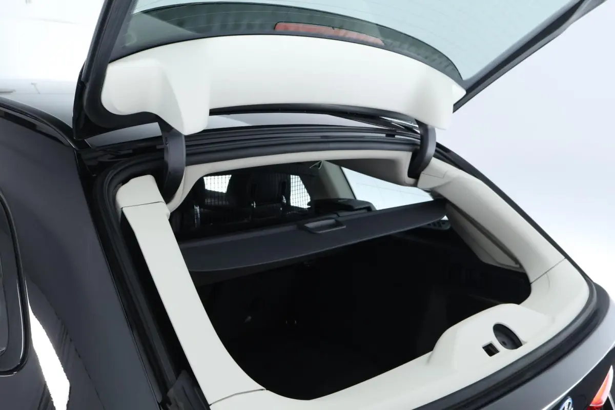 330e LCI FACELIFT|LED|292PK|CARPLAY|SHADOW LINE|ST VWM|17"