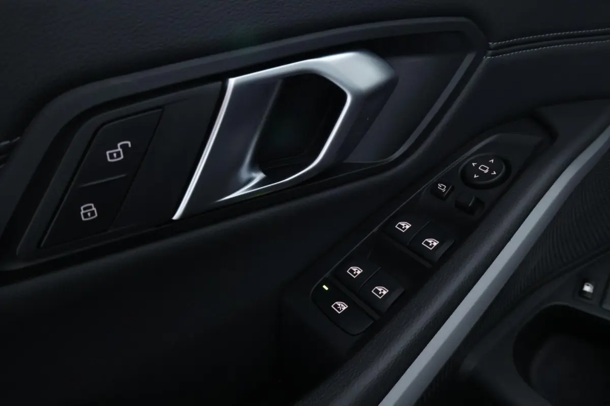 330e LCI FACELIFT|LED|292PK|CARPLAY|SHADOW LINE|ST VWM|17"