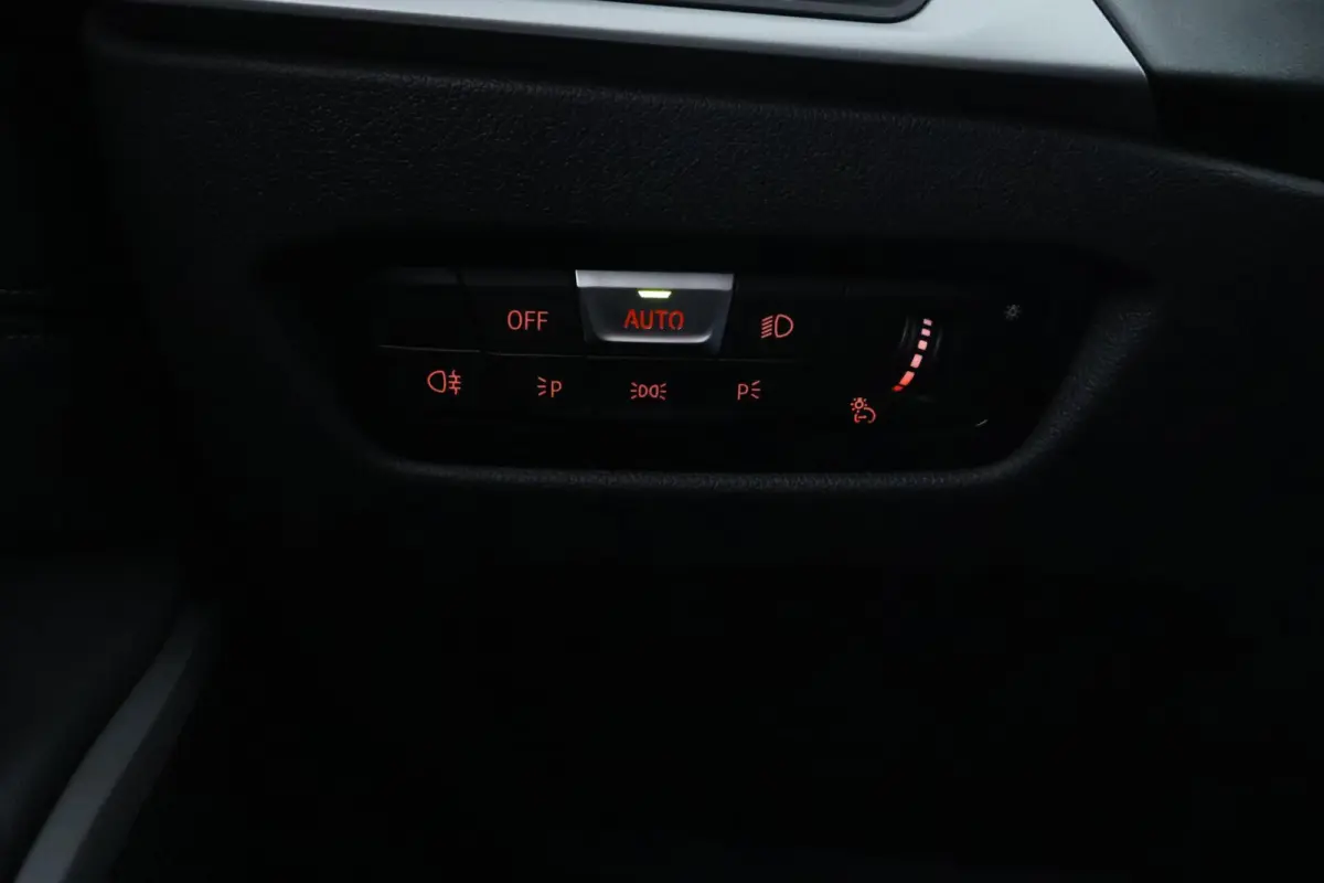 330e LCI FACELIFT|LED|292PK|CARPLAY|SHADOW LINE|ST VWM|17"