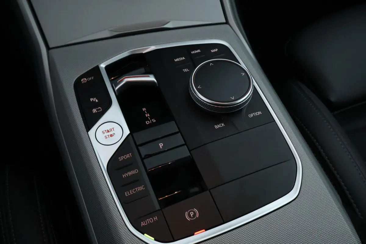 330e LCI FACELIFT|LED|292PK|CARPLAY|SHADOW LINE|ST VWM|17"