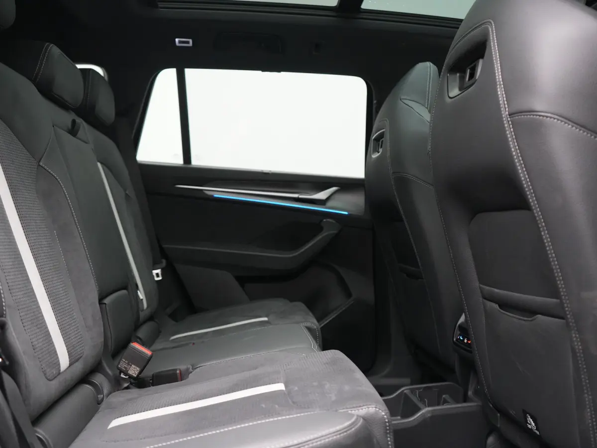 1.5 TSI Sportline Business PHEV 204pk Dealer O.H | Panodak | Trekhaak Af Fabriek | Adaptive Cruise | Head Up | 360 Camera | Canton | Alcantara Sportstoelen Memory & Verwarmd | Stuur Verwarmd