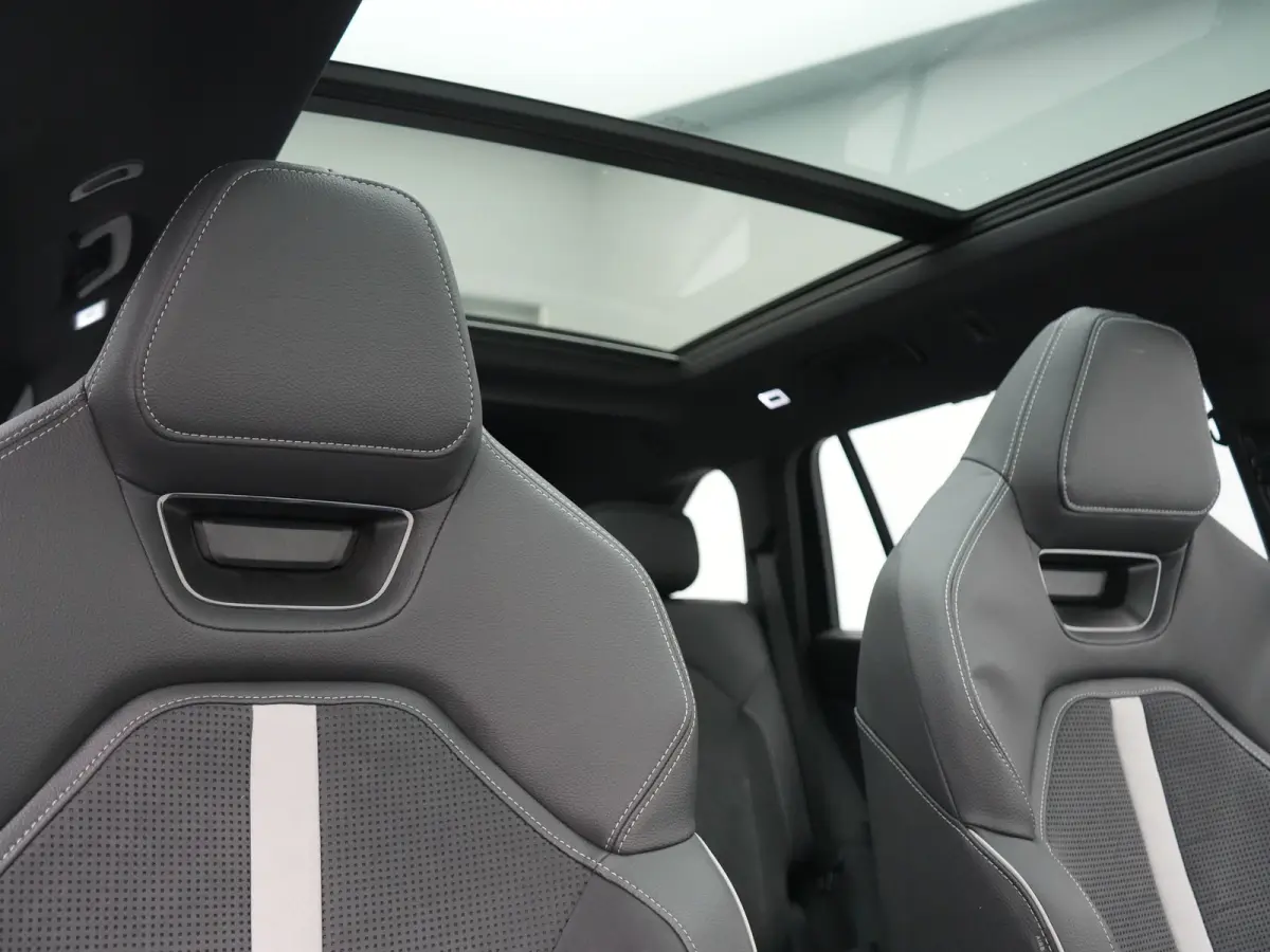 1.5 TSI Sportline Business PHEV 204pk Dealer O.H | Panodak | Trekhaak Af Fabriek | Adaptive Cruise | Head Up | 360 Camera | Canton | Alcantara Sportstoelen Memory & Verwarmd | Stuur Verwarmd