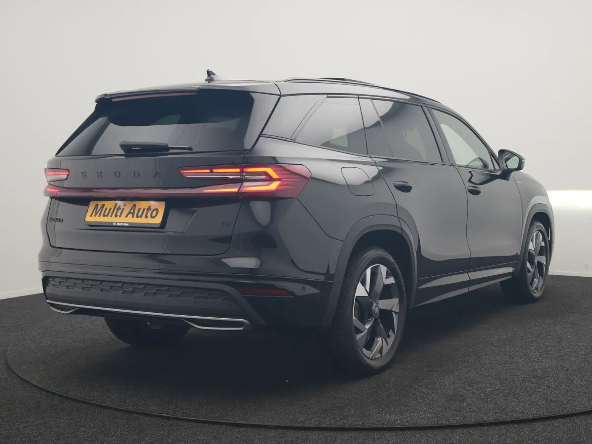 1.5 TSI Sportline Business PHEV 204pk Dealer O.H | Panodak | Trekhaak Af Fabriek | Adaptive Cruise | Head Up | 360 Camera | Canton | Alcantara Sportstoelen Memory & Verwarmd | Stuur Verwarmd