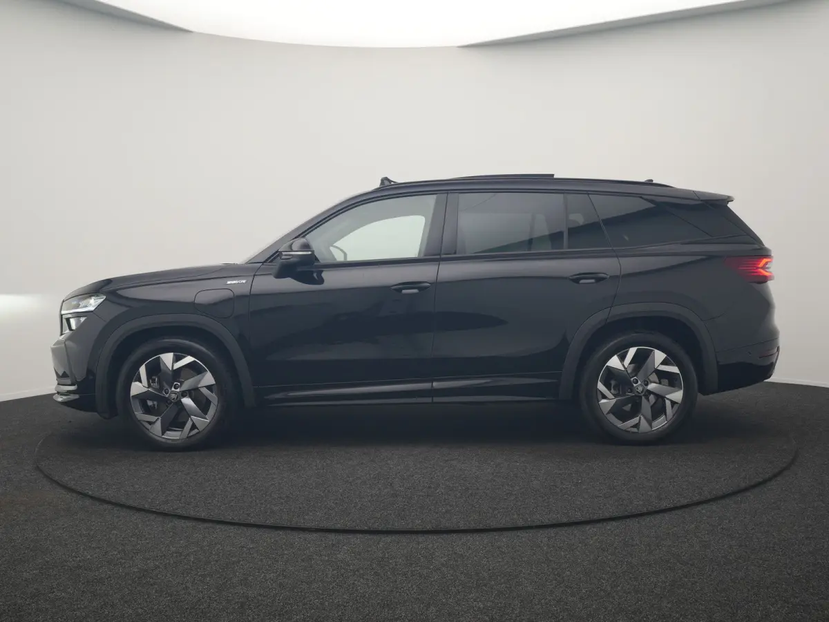 1.5 TSI Sportline Business PHEV 204pk Dealer O.H | Panodak | Trekhaak Af Fabriek | Adaptive Cruise | Head Up | 360 Camera | Canton | Alcantara Sportstoelen Memory & Verwarmd | Stuur Verwarmd