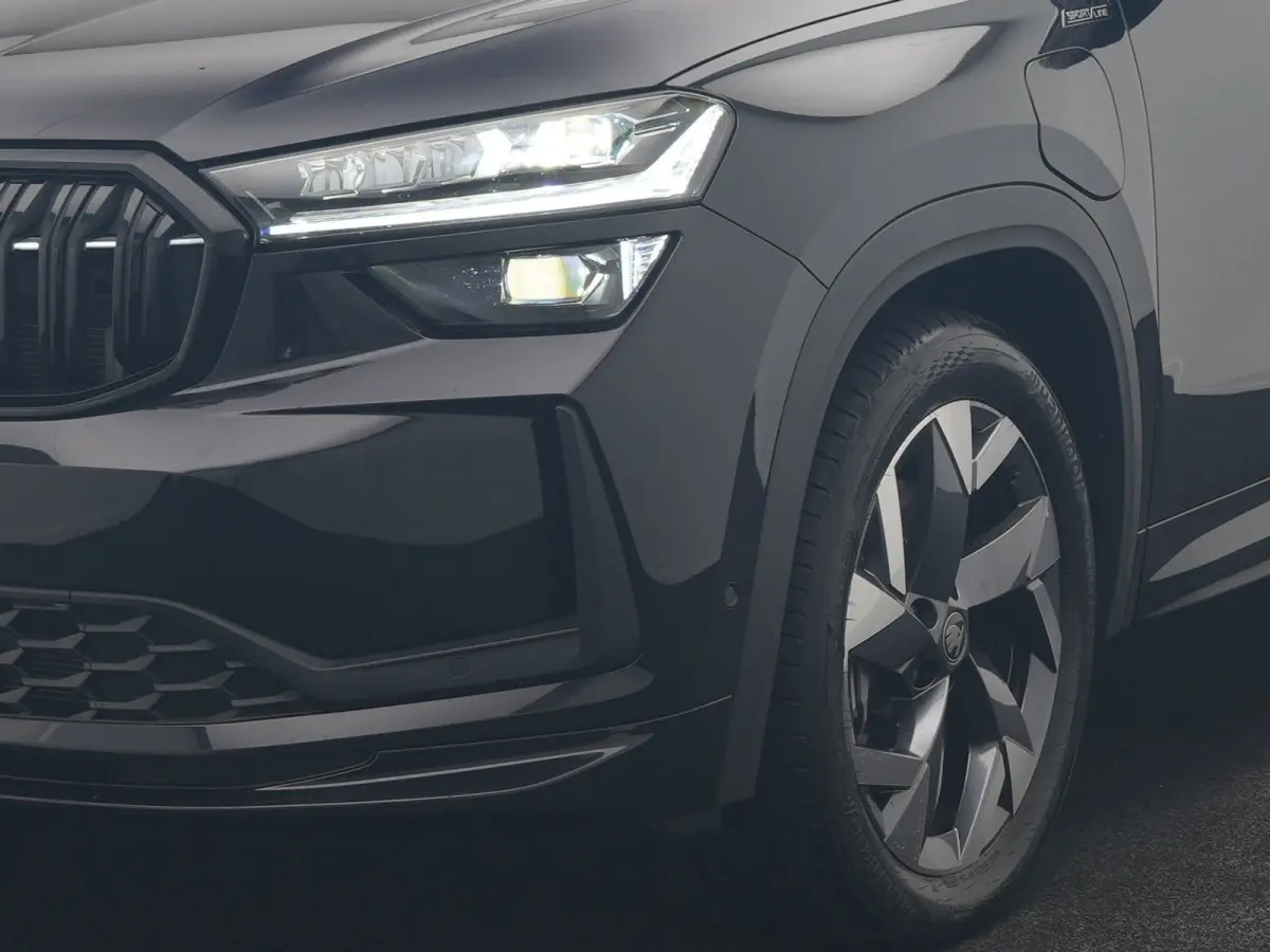 1.5 TSI Sportline Business PHEV 204pk Dealer O.H | Panodak | Trekhaak Af Fabriek | Adaptive Cruise | Head Up | 360 Camera | Canton | Alcantara Sportstoelen Memory & Verwarmd | Stuur Verwarmd