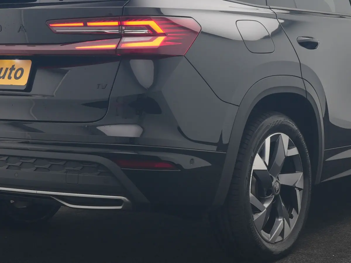 1.5 TSI Sportline Business PHEV 204pk Dealer O.H | Panodak | Trekhaak Af Fabriek | Adaptive Cruise | Head Up | 360 Camera | Canton | Alcantara Sportstoelen Memory & Verwarmd | Stuur Verwarmd