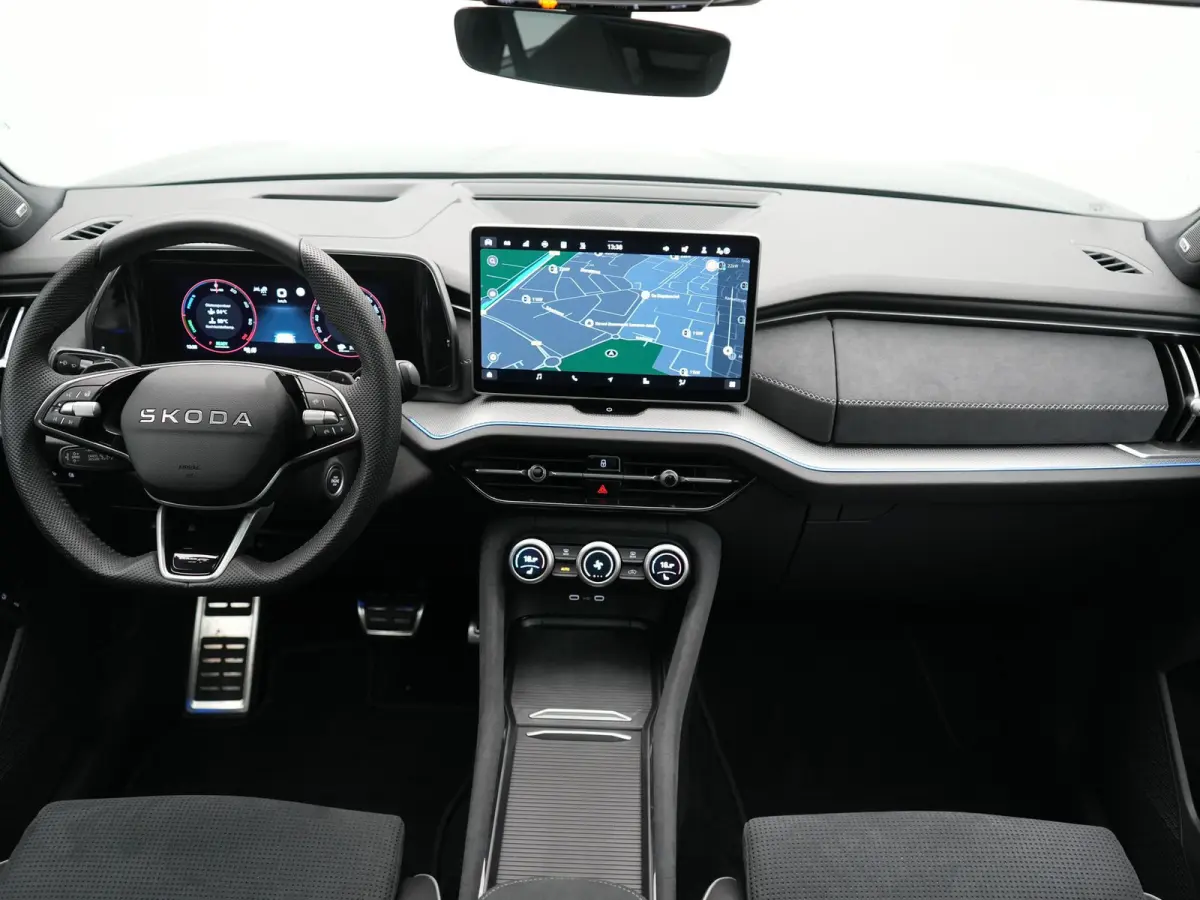 1.5 TSI Sportline Business PHEV 204pk Dealer O.H | Panodak | Trekhaak Af Fabriek | Adaptive Cruise | Head Up | 360 Camera | Canton | Alcantara Sportstoelen Memory & Verwarmd | Stuur Verwarmd