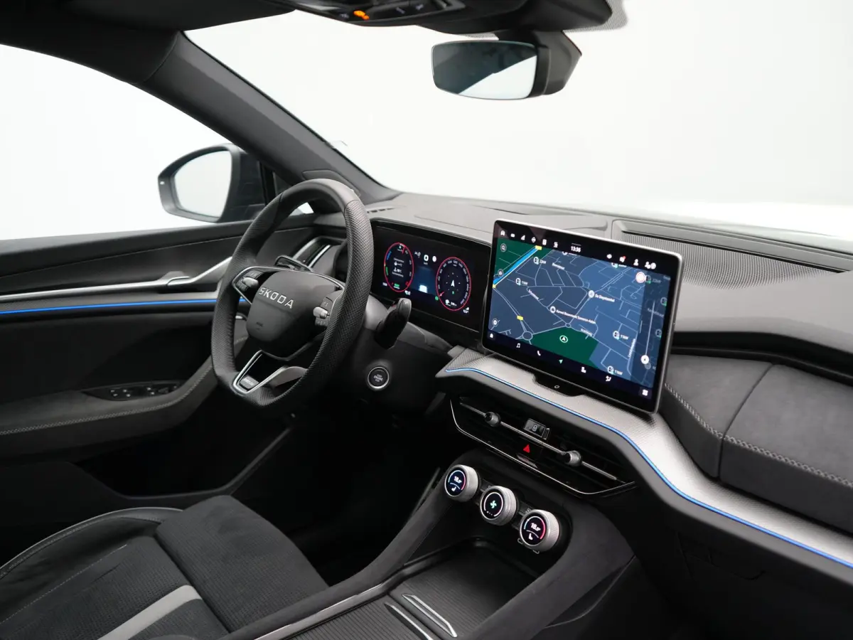 1.5 TSI Sportline Business PHEV 204pk Dealer O.H | Panodak | Trekhaak Af Fabriek | Adaptive Cruise | Head Up | 360 Camera | Canton | Alcantara Sportstoelen Memory & Verwarmd | Stuur Verwarmd