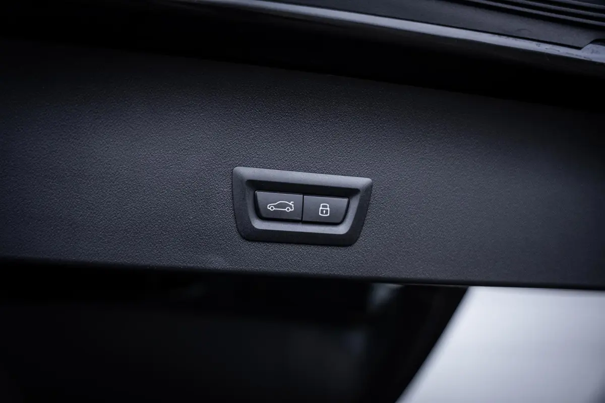 30e xDrive M-Sport Harman/Kardon|Trekhaak|Leder|Stoelmemory|360°camera|Stuurverw.|Nieuwstaat