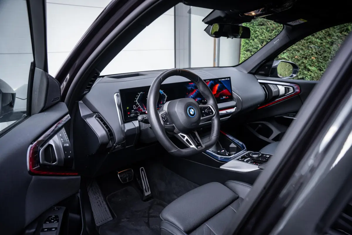 30e xDrive M-Sport Harman/Kardon|Trekhaak|Leder|Stoelmemory|360°camera|Stuurverw.|Nieuwstaat