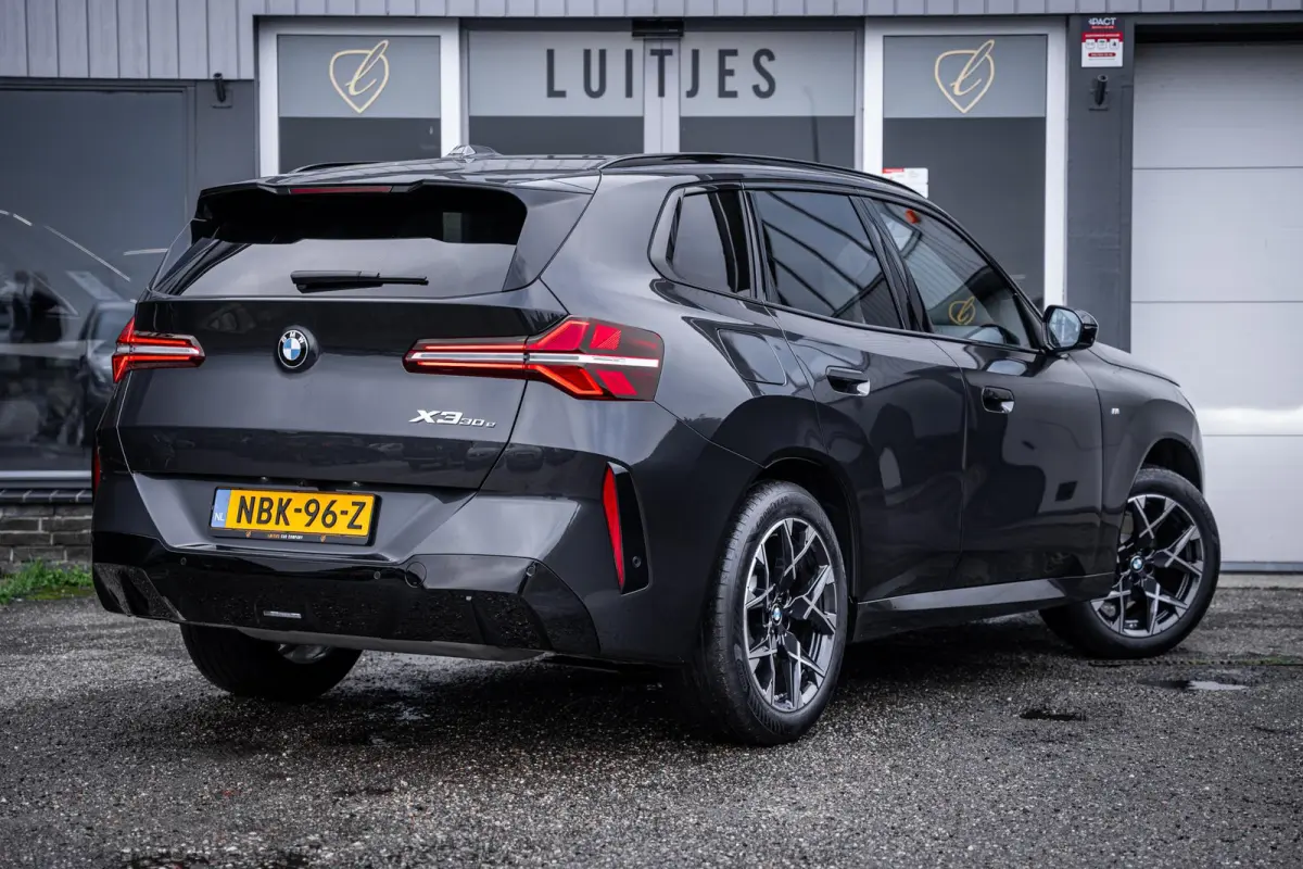 30e xDrive M-Sport Harman/Kardon|Trekhaak|Leder|Stoelmemory|360°camera|Stuurverw.|Nieuwstaat