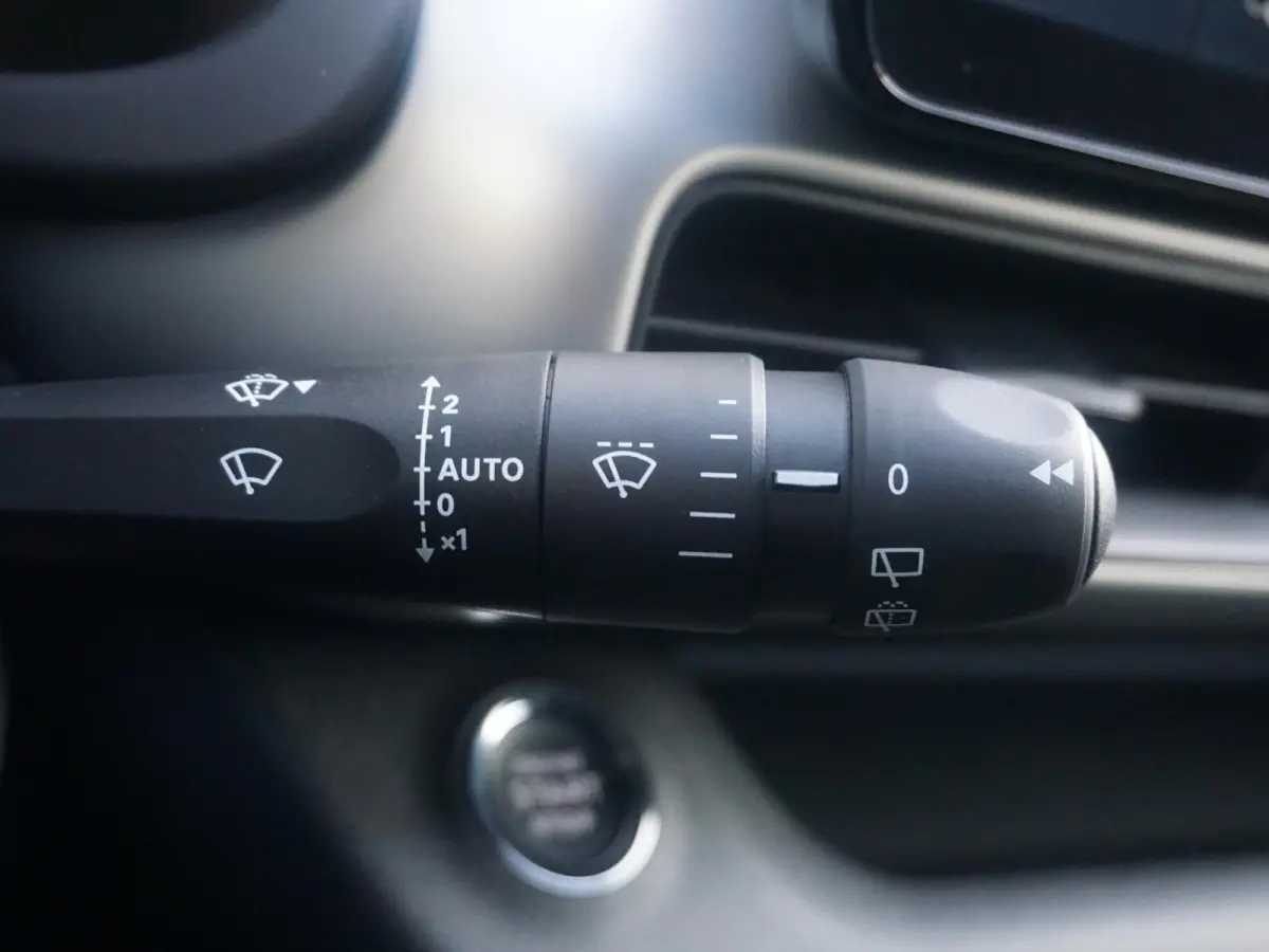 1.2 e-Hybrid Summit Climate control
