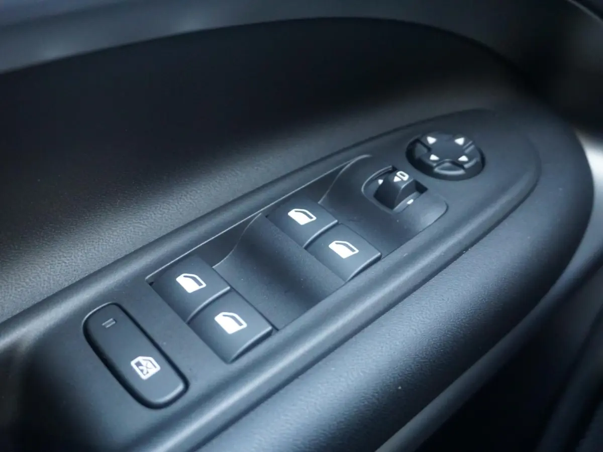 1.2 e-Hybrid Summit Climate control