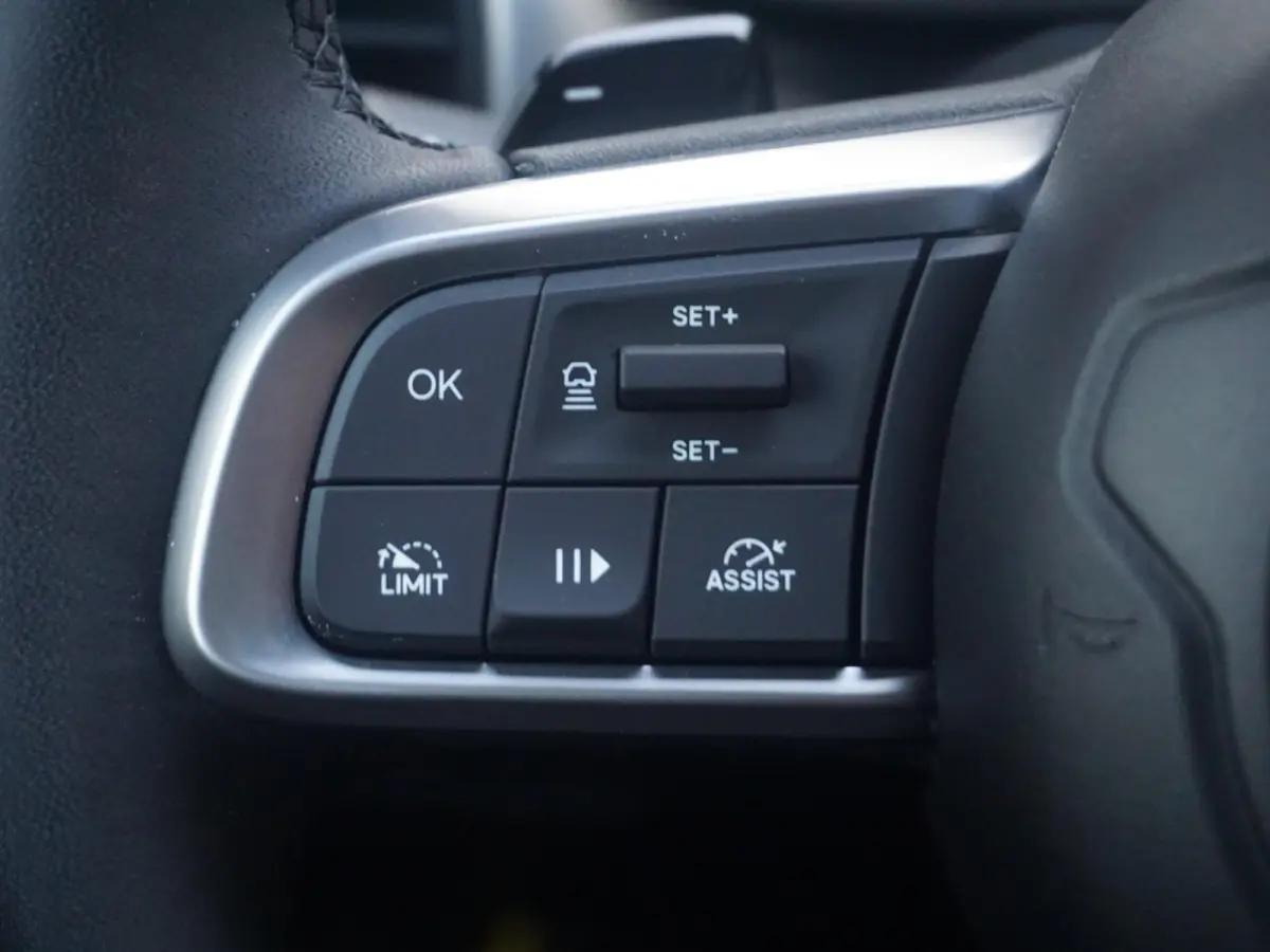 1.2 e-Hybrid Summit Climate control