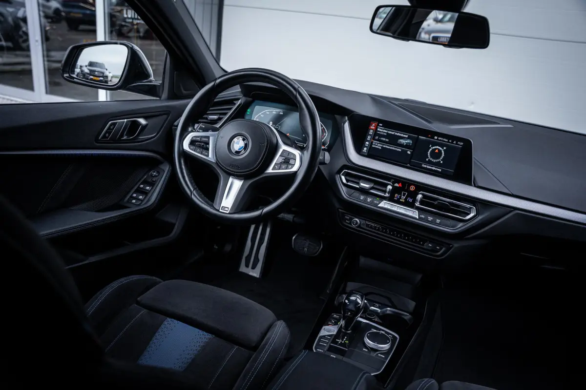 118i M-Sport Schaalstoelen|NL-auto|1e-eig.|StormBay|Carplay|Dealeronderhouden