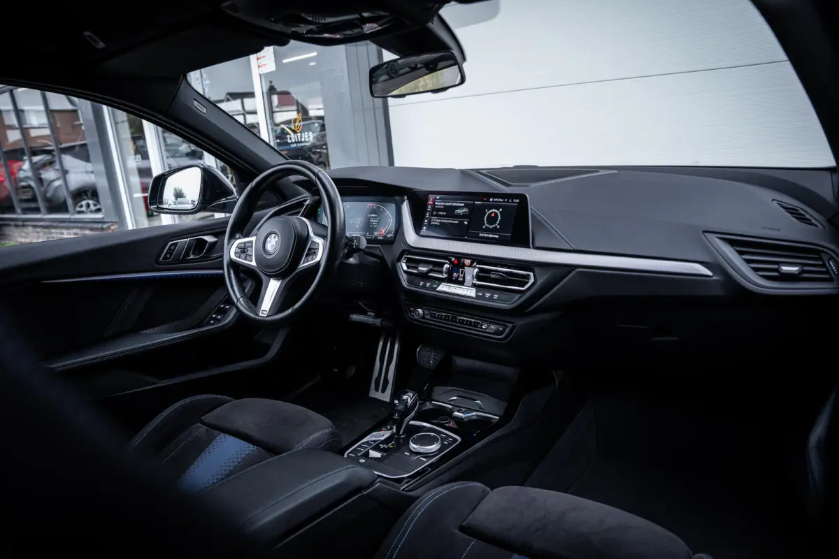 118i M-Sport Schaalstoelen|NL-auto|1e-eig.|StormBay|Carplay|Dealeronderhouden