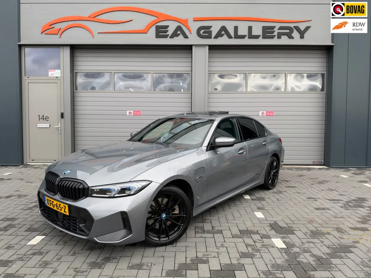 330e M-Sport LED LEDER HUD DAK NAVI BOMVOL
