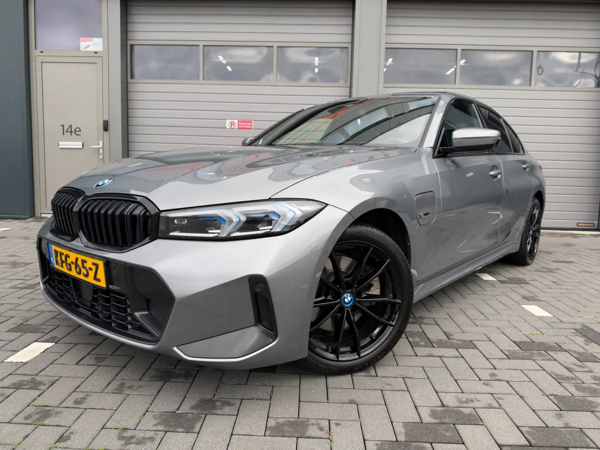 330e M-Sport LED LEDER HUD DAK NAVI BOMVOL