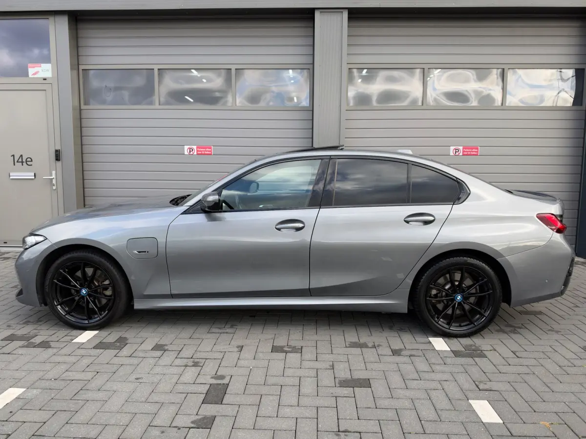 330e M-Sport LED LEDER HUD DAK NAVI BOMVOL