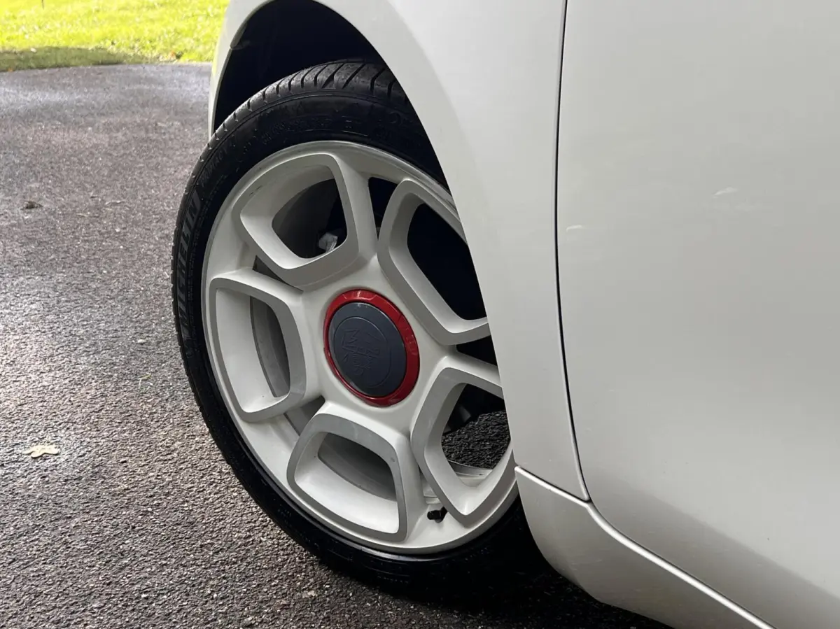 *Abarth 17” Mugello* 24 kWh / CarPlay / 4x Assist