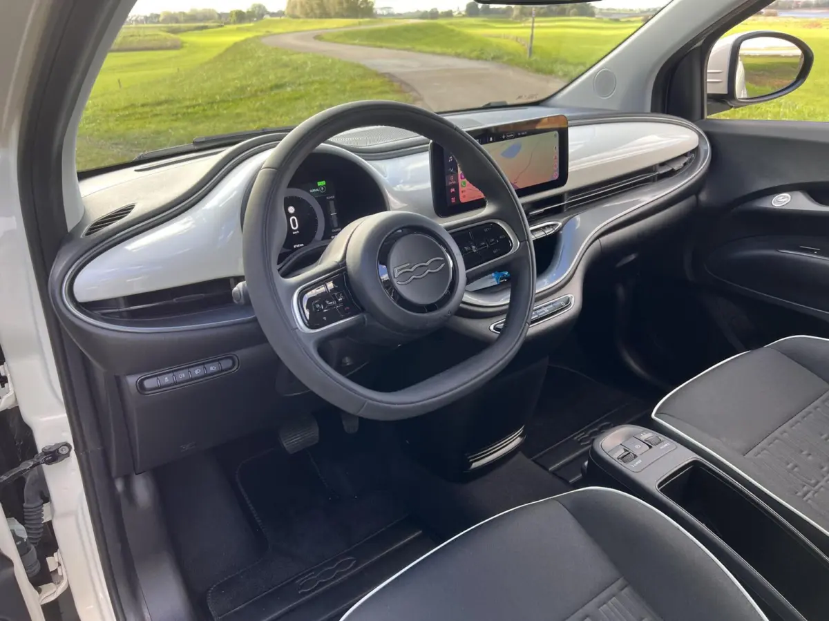 *Abarth 17” Mugello* 24 kWh / CarPlay / 4x Assist