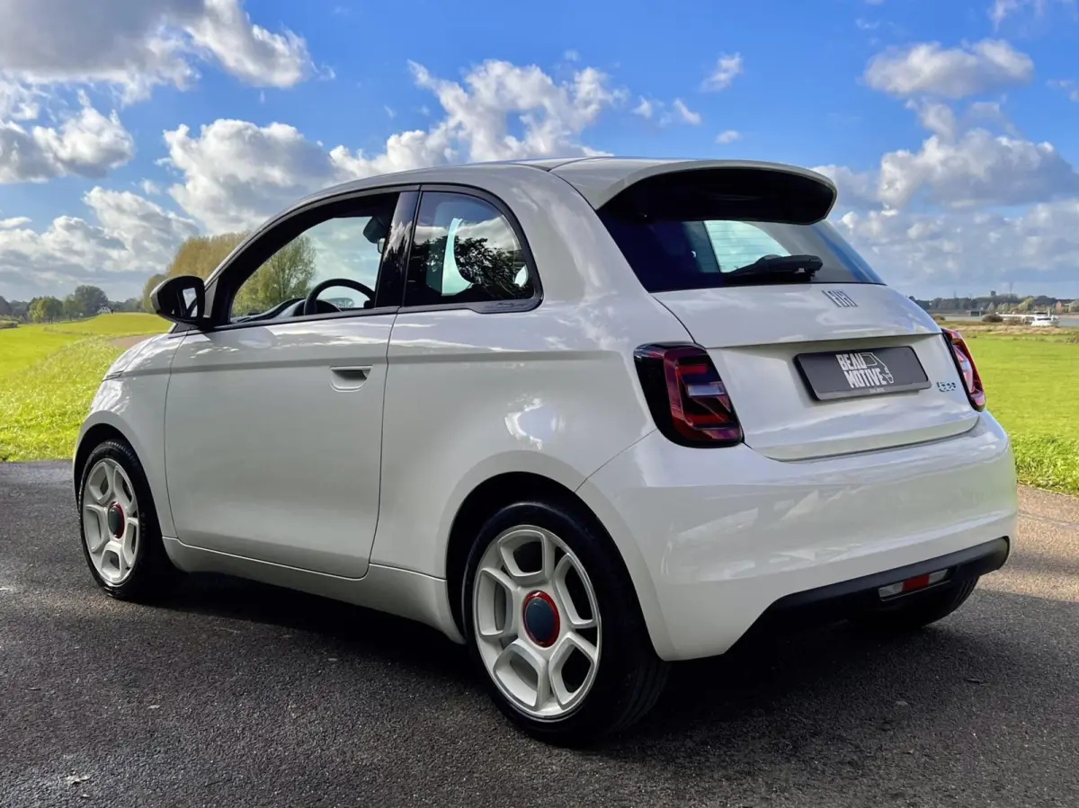 *Abarth 17” Mugello* 24 kWh / CarPlay / 4x Assist