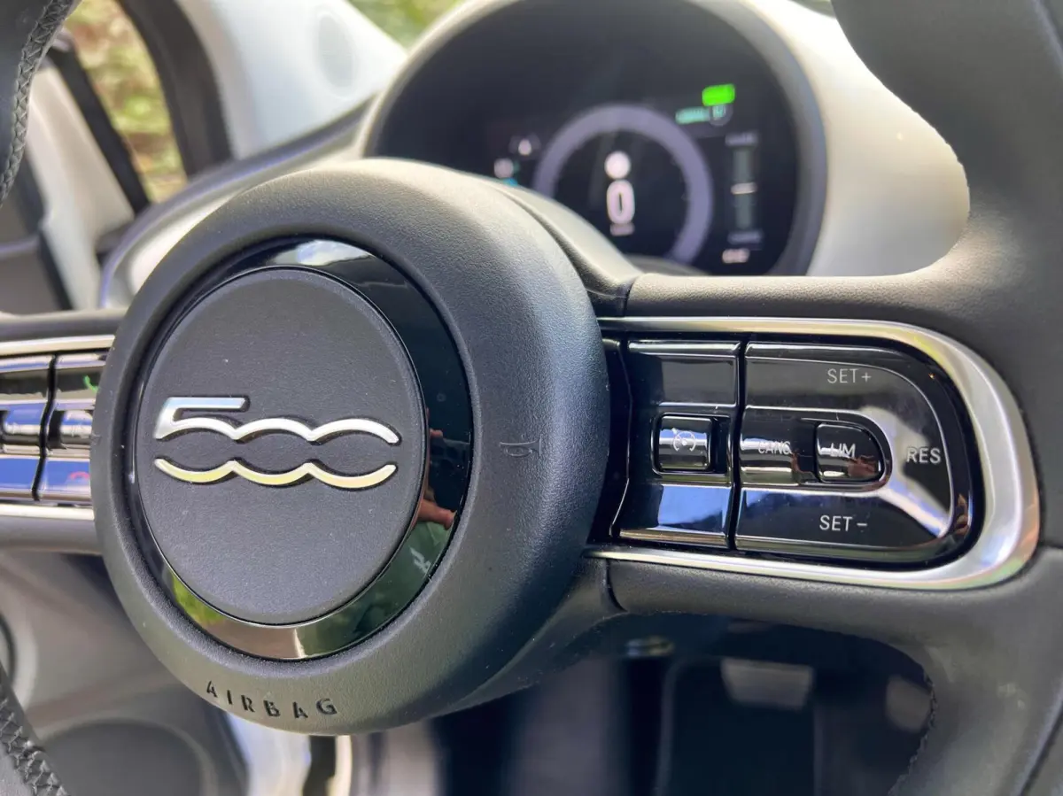 *Abarth 17” Mugello* 24 kWh / CarPlay / 4x Assist