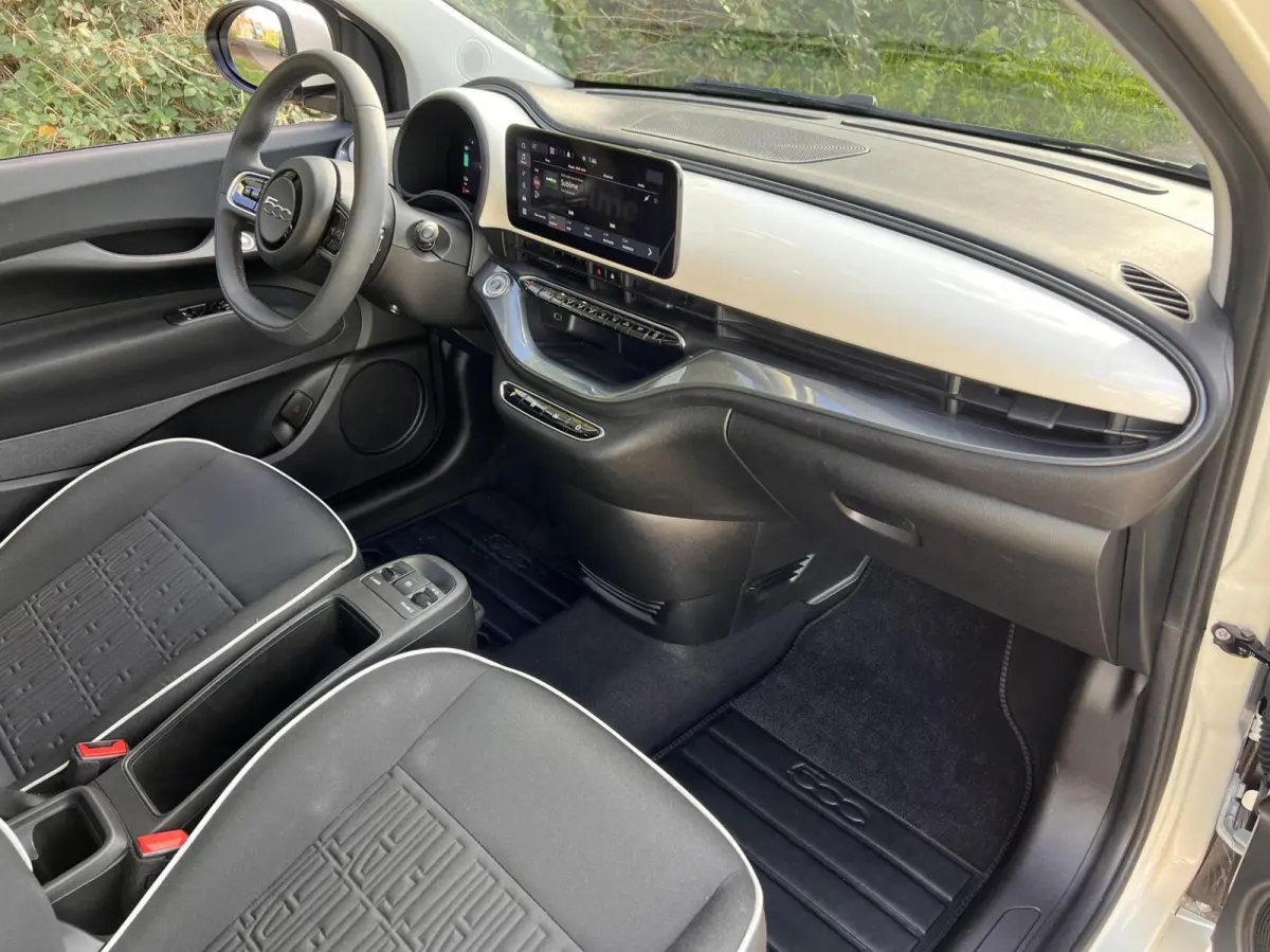 *Abarth 17” Mugello* 24 kWh / CarPlay / 4x Assist