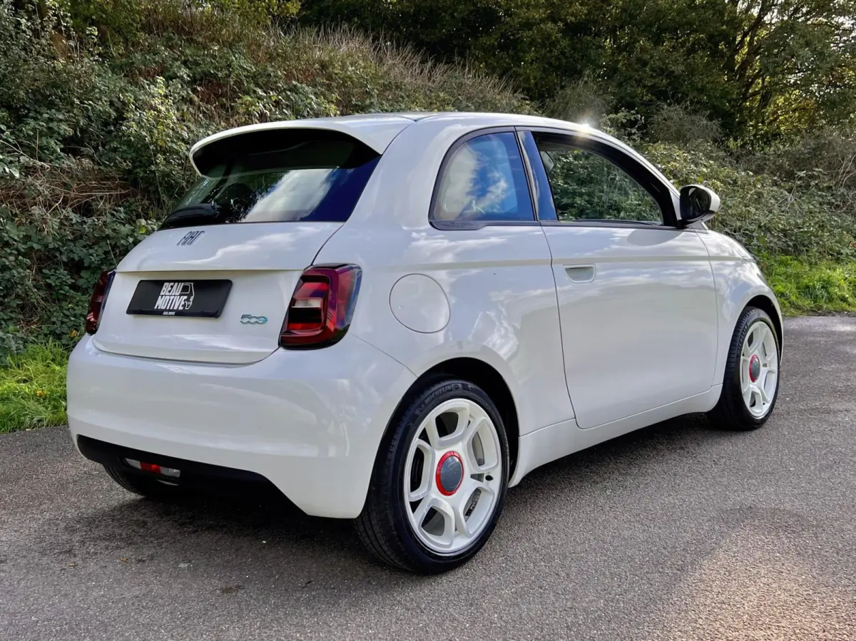 *Abarth 17” Mugello* 24 kWh / CarPlay / 4x Assist