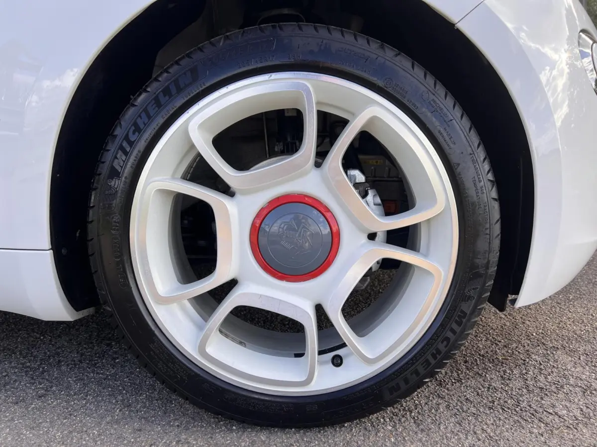 *Abarth 17” Mugello* 24 kWh / CarPlay / 4x Assist