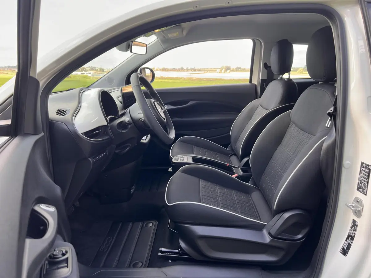 *Abarth 17” Mugello* 24 kWh / CarPlay / 4x Assist