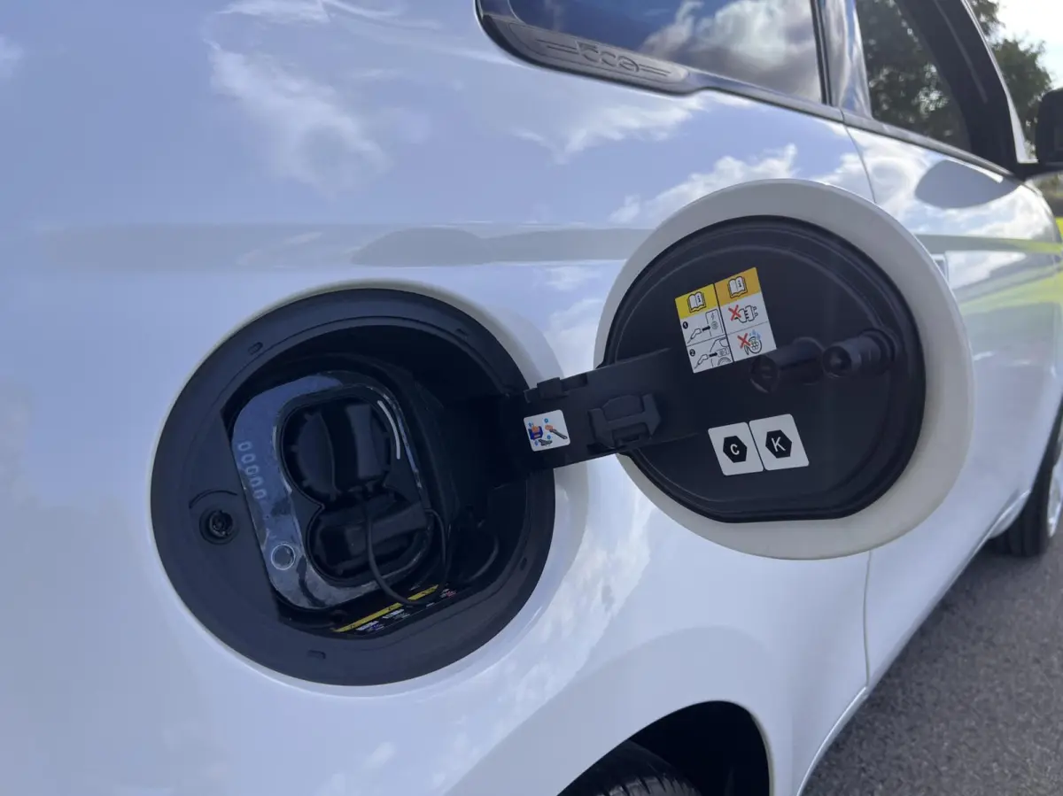 *Abarth 17” Mugello* 24 kWh / CarPlay / 4x Assist