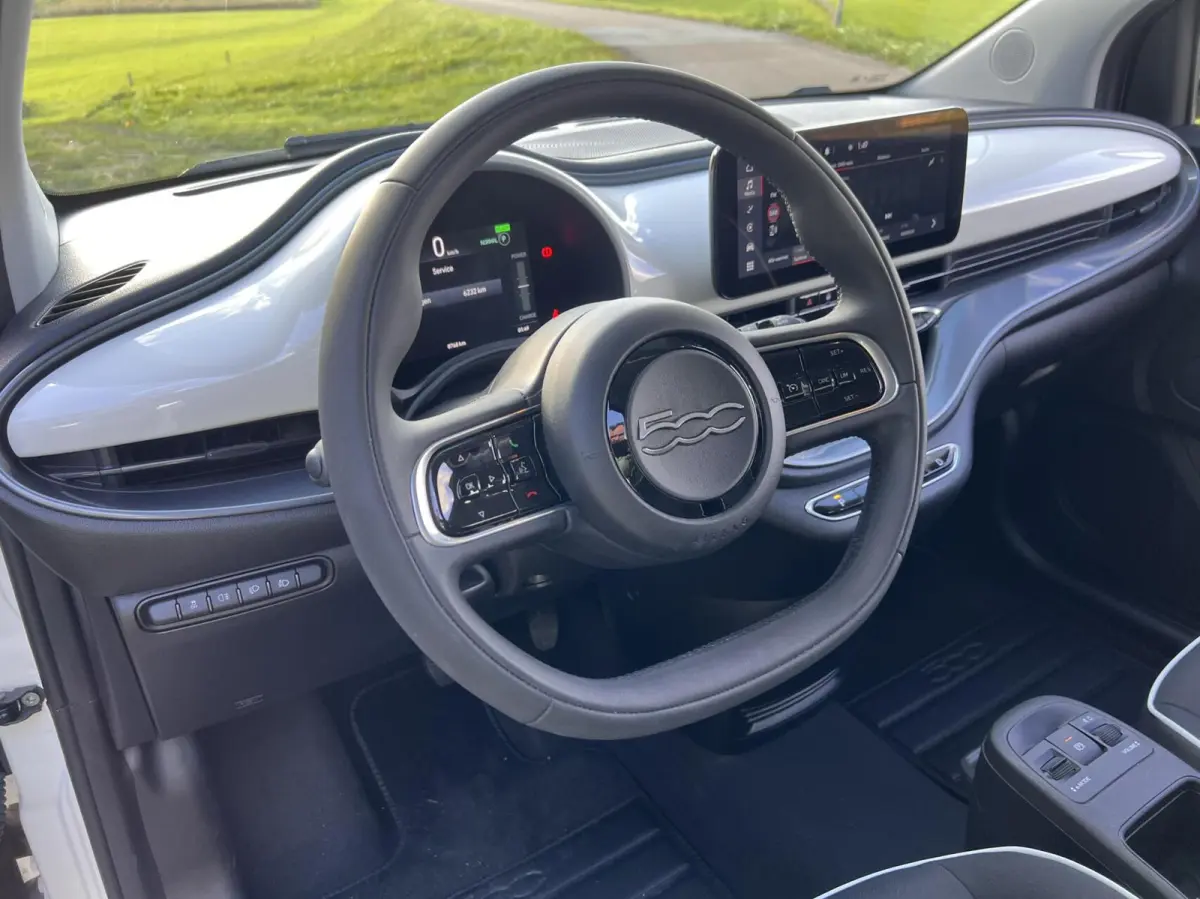*Abarth 17” Mugello* 24 kWh / CarPlay / 4x Assist