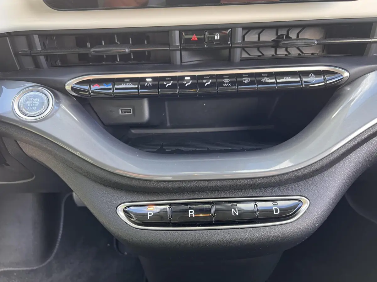 *Abarth 17” Mugello* 24 kWh / CarPlay / 4x Assist