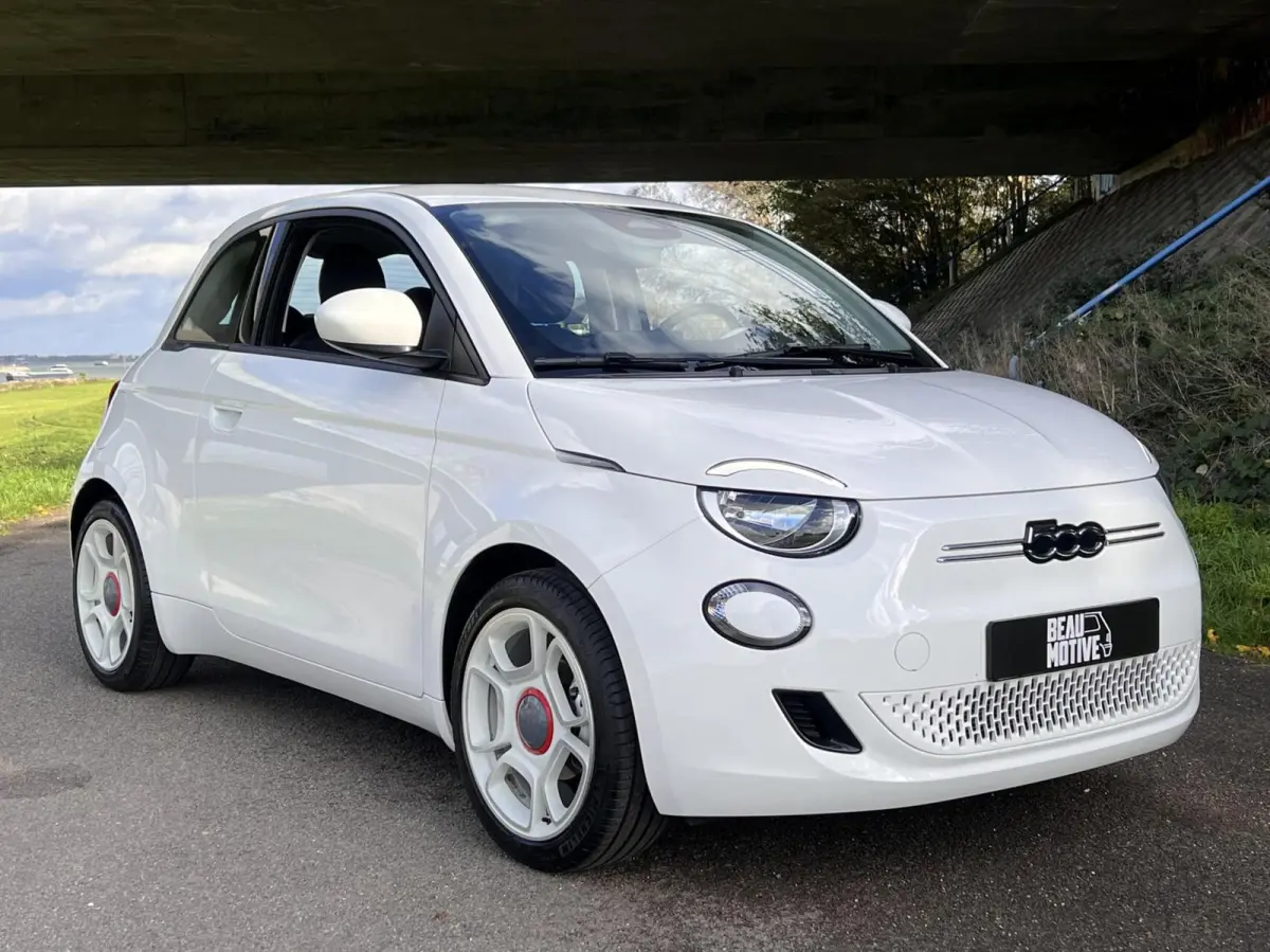 *Abarth 17” Mugello* 24 kWh / CarPlay / 4x Assist