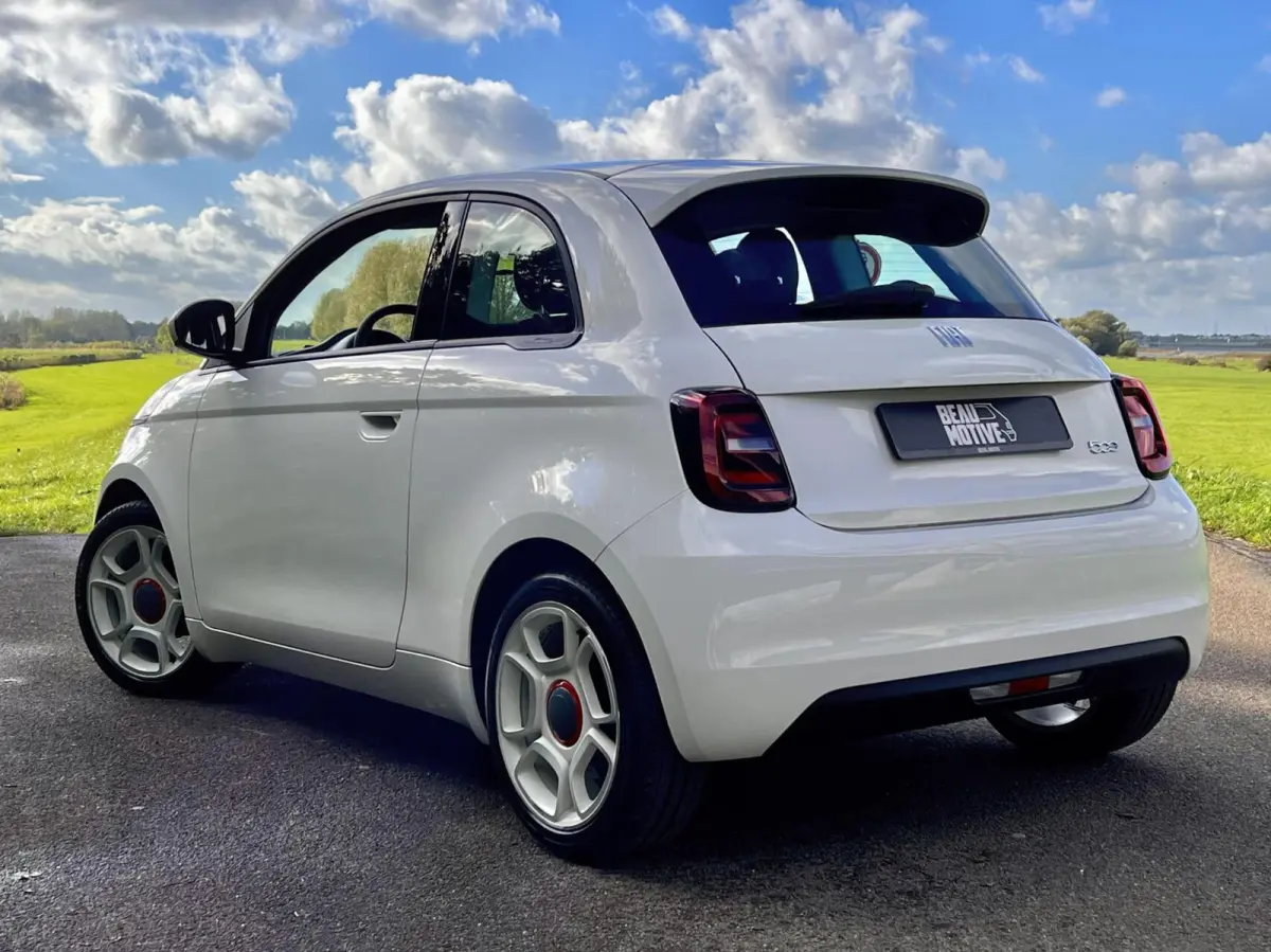 *Abarth 17” Mugello* 24 kWh / CarPlay / 4x Assist