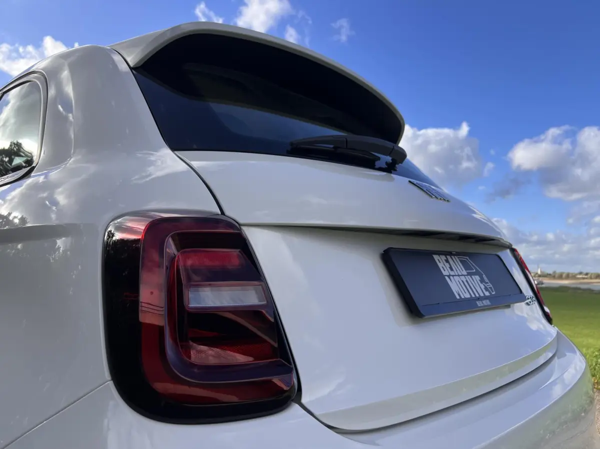 *Abarth 17” Mugello* 24 kWh / CarPlay / 4x Assist