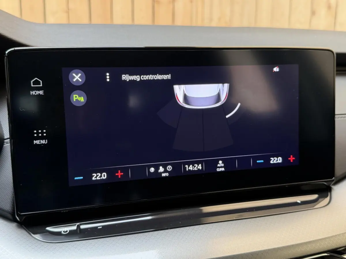 1.0 e-TSI Ambition Automaat | Apple CarPlay/Android Auto | Cruise & climate control | LED koplampen | Navigatiesysteem | Parkeersensoren achter | Trekhaak