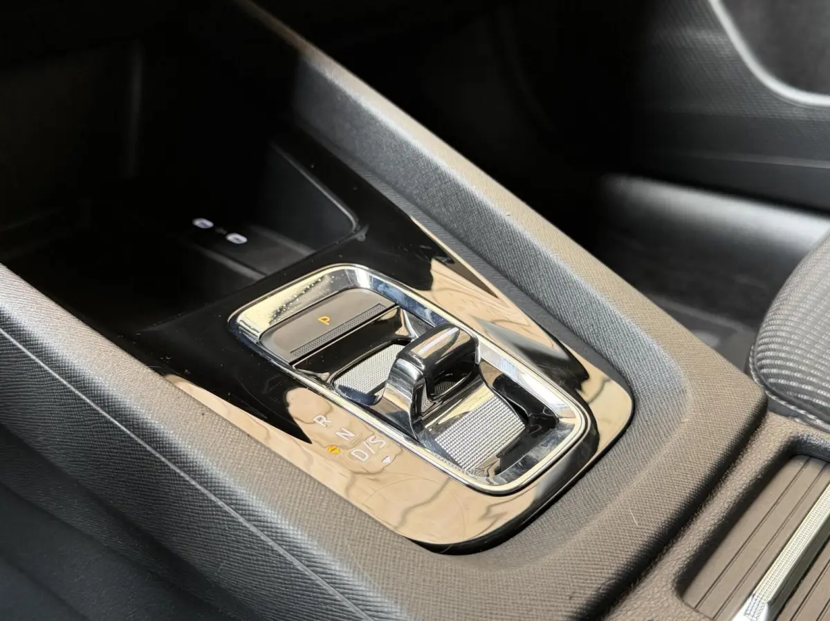 1.0 e-TSI Ambition Automaat | Apple CarPlay/Android Auto | Cruise & climate control | LED koplampen | Navigatiesysteem | Parkeersensoren achter | Trekhaak