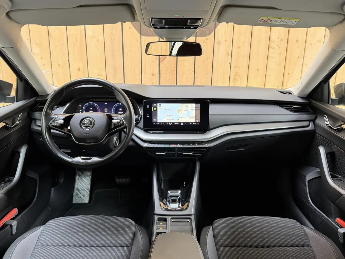 1.0 e-TSI Ambition Automaat | Apple CarPlay/Android Auto | Cruise & climate control | LED koplampen | Navigatiesysteem | Parkeersensoren achter | Trekhaak