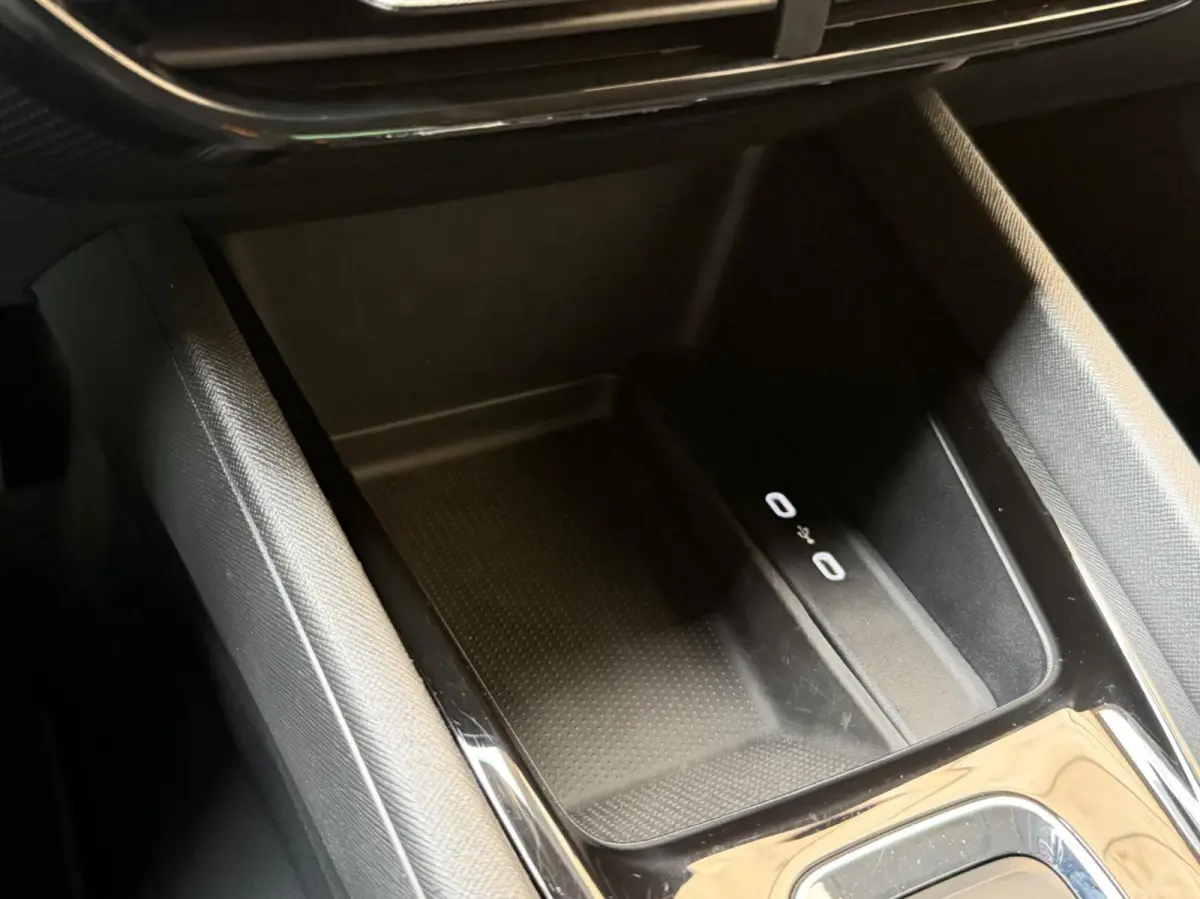 1.0 e-TSI Ambition Automaat | Apple CarPlay/Android Auto | Cruise & climate control | LED koplampen | Navigatiesysteem | Parkeersensoren achter | Trekhaak