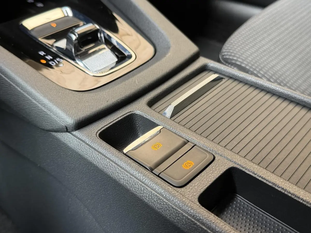 1.0 e-TSI Ambition Automaat | Apple CarPlay/Android Auto | Cruise & climate control | LED koplampen | Navigatiesysteem | Parkeersensoren achter | Trekhaak