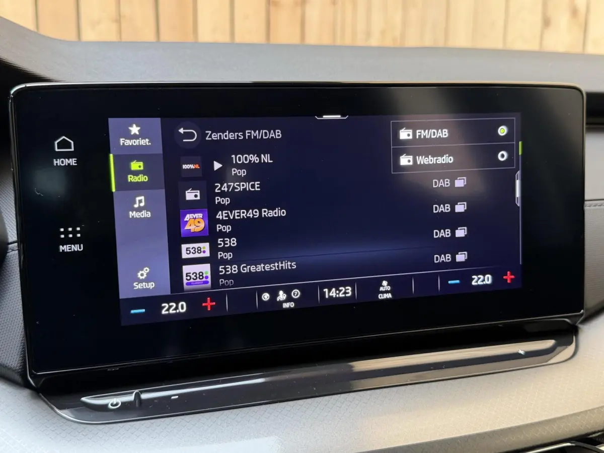 1.0 e-TSI Ambition Automaat | Apple CarPlay/Android Auto | Cruise & climate control | LED koplampen | Navigatiesysteem | Parkeersensoren achter | Trekhaak