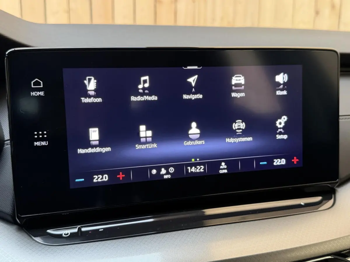 1.0 e-TSI Ambition Automaat | Apple CarPlay/Android Auto | Cruise & climate control | LED koplampen | Navigatiesysteem | Parkeersensoren achter | Trekhaak