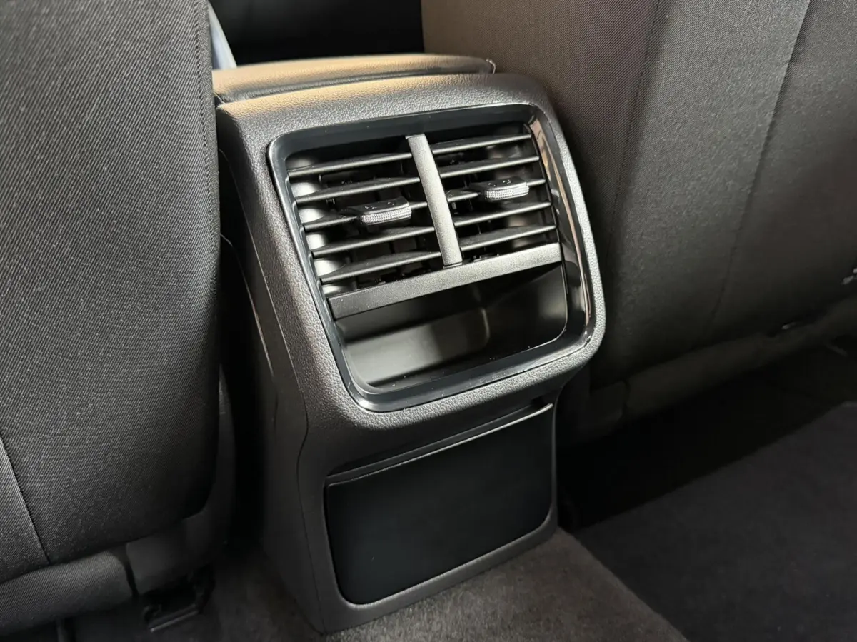 1.0 e-TSI Ambition Automaat | Apple CarPlay/Android Auto | Cruise & climate control | LED koplampen | Navigatiesysteem | Parkeersensoren achter | Trekhaak
